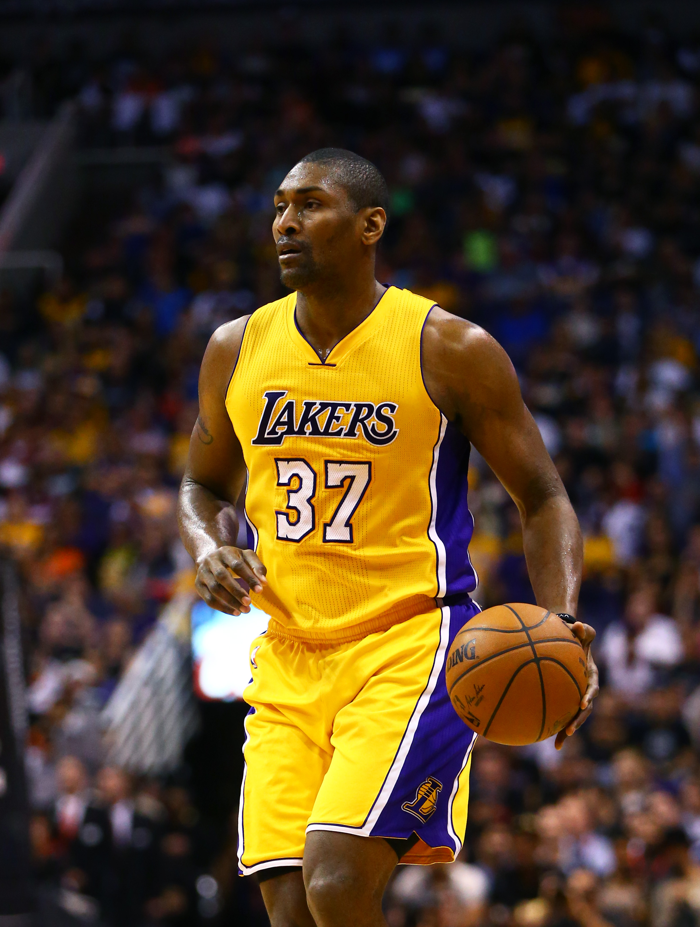 Metta World Peace makes Lakers' roster