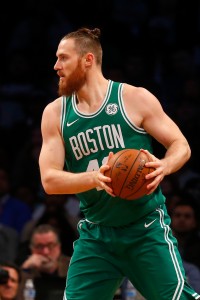 Detroit Pistons agree to deal with Spurs center Aron Baynes