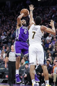 Vince Carter of the Sacramento Kings vertical