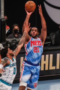 Brooklyn Nets center LaMarcus Aldridge abruptly retires due to health scare  - ESPN