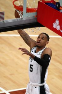 Leonard, Spurs look for way out of the woods