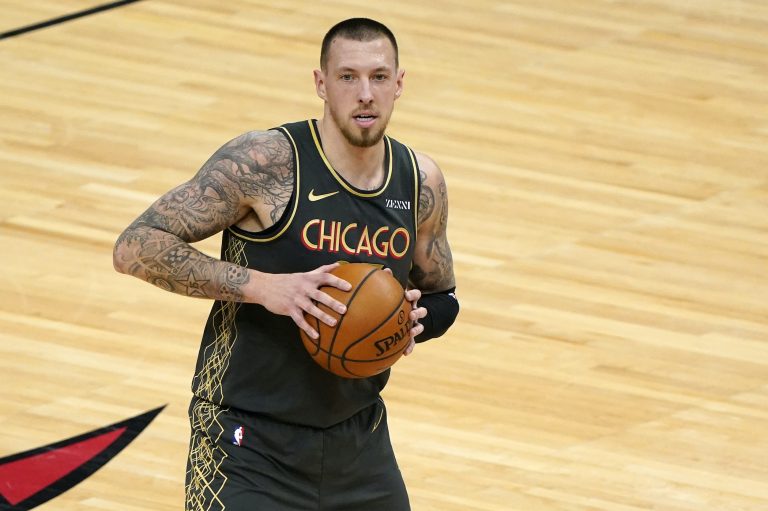 Rockets Acquire Daniel Theis In SignAndTrade Hoops Rumors