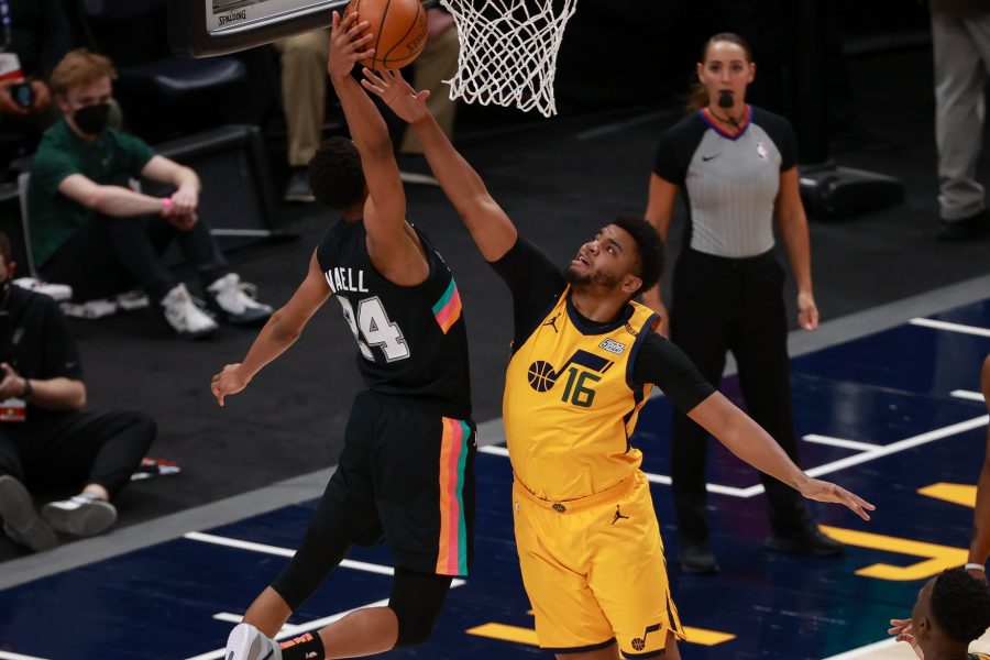 Clippers Sign Juwan Hoops Rumors