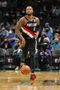 He's blowing the roof off': Damian Lillard reacts to Anfernee Simons' 'crazy'  game in Blazers vs. Nuggets