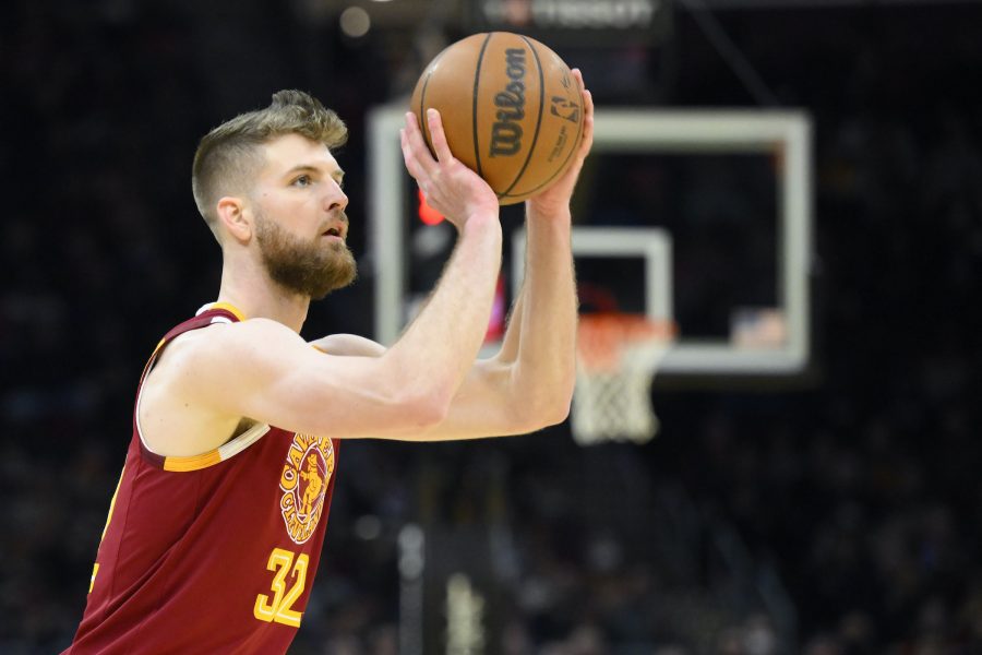Can healthy, confident Dean Wade reclaim a spot in Cavs' rotation after  shoulder injury derailed his potential breakout? 
