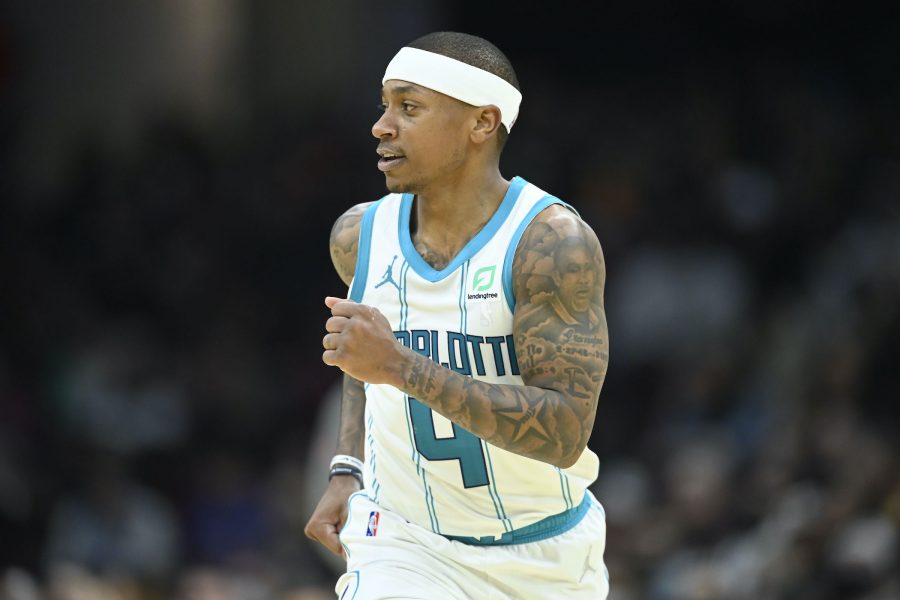 Lakers officially sign Isaiah Thomas