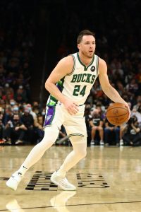 Pat Connaughton contract: SG agrees to three-year, $28.5 million extension  with Bucks - DraftKings Network