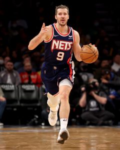 Chicago Bulls guard Goran Dragic (7) moves the ball down court in