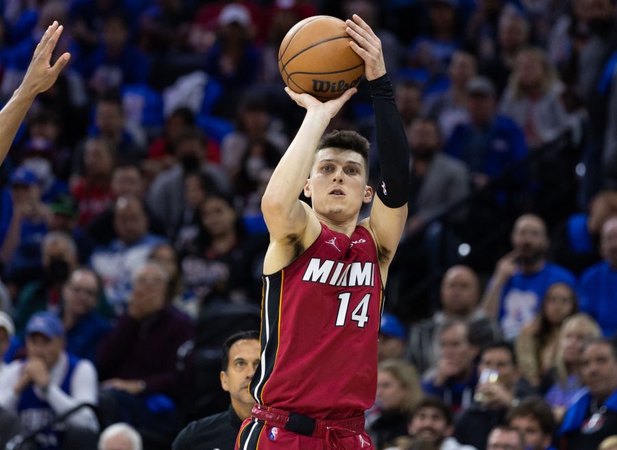 Tyler Herro honors Marlins' 1997 World Series team before first pitch