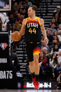 Utah Jazz Guarantee Kelly Olynyk's Contract for 2023-24 Return - Inside the  Jazz