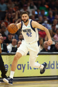 Maxi Kleber's extension is cause for celebration - Dallas Sports