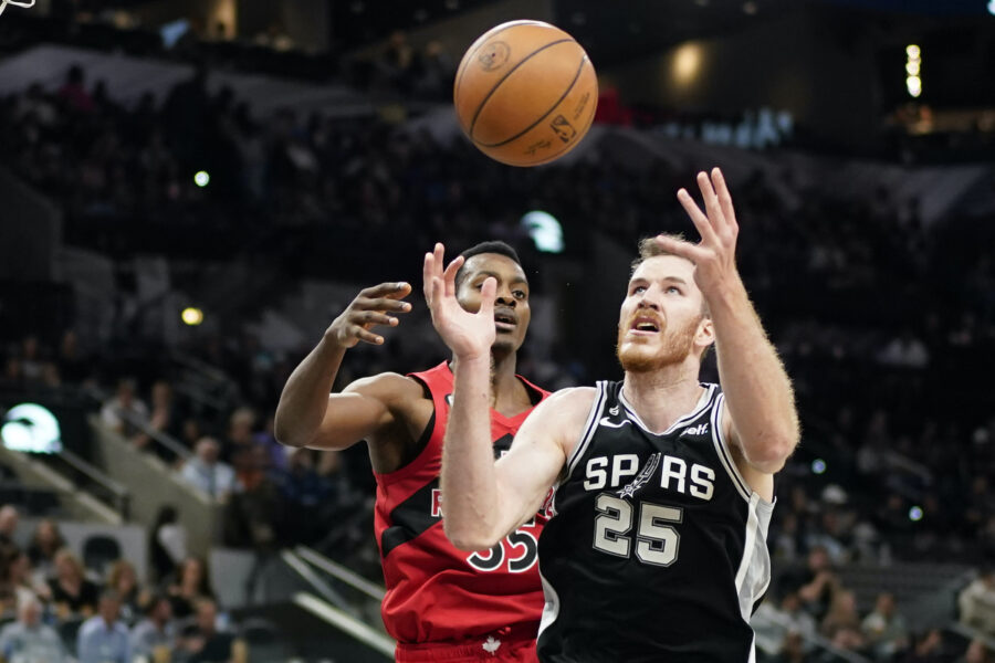 Spurs' raise expectations for Jakob Poeltl after last year's playoffs