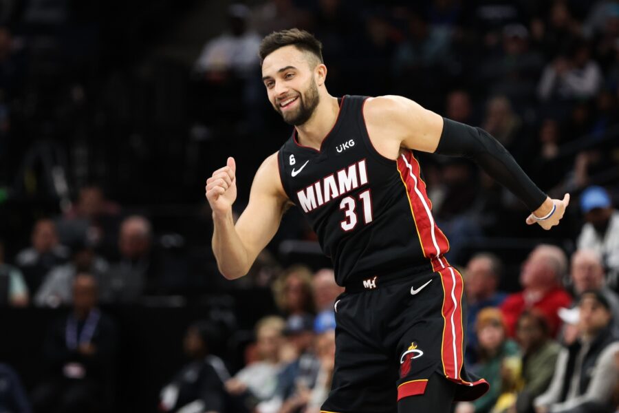 Cavs officially acquire Max Strus from Miami Heat, make other free agency  signings official 