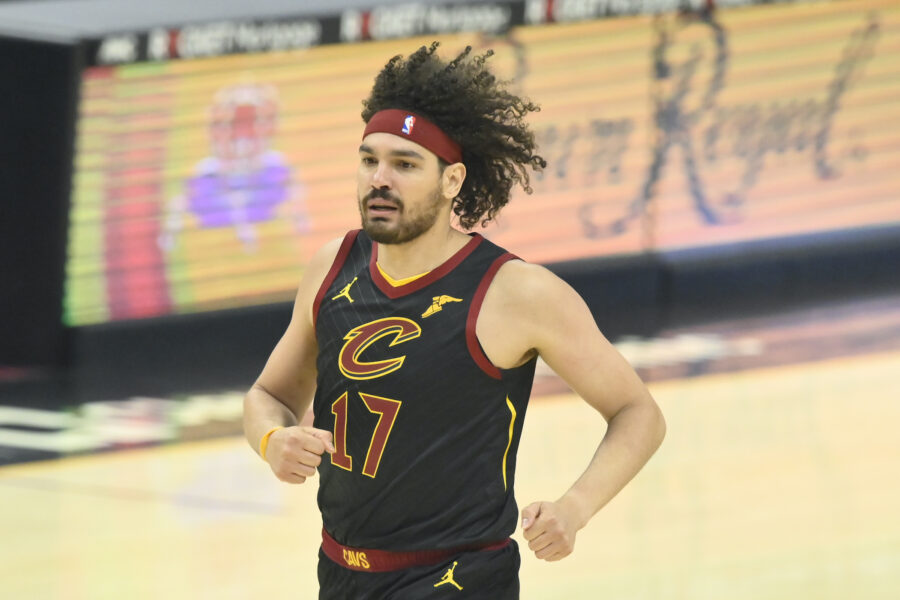 What does Anderson Varejao do for the Cleveland Cavaliers defense