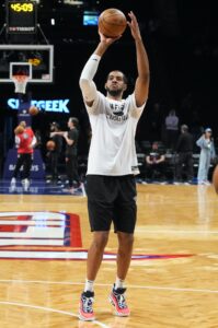 LaMarcus Aldridge announces NBA retirement after heart issue