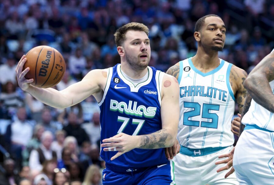Mavericks take caution: Luka Doncic limited to 5 minutes in Real Madrid  game / News 