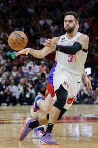 Cavs officially acquire Max Strus from Miami Heat, make other free agency  signings official 