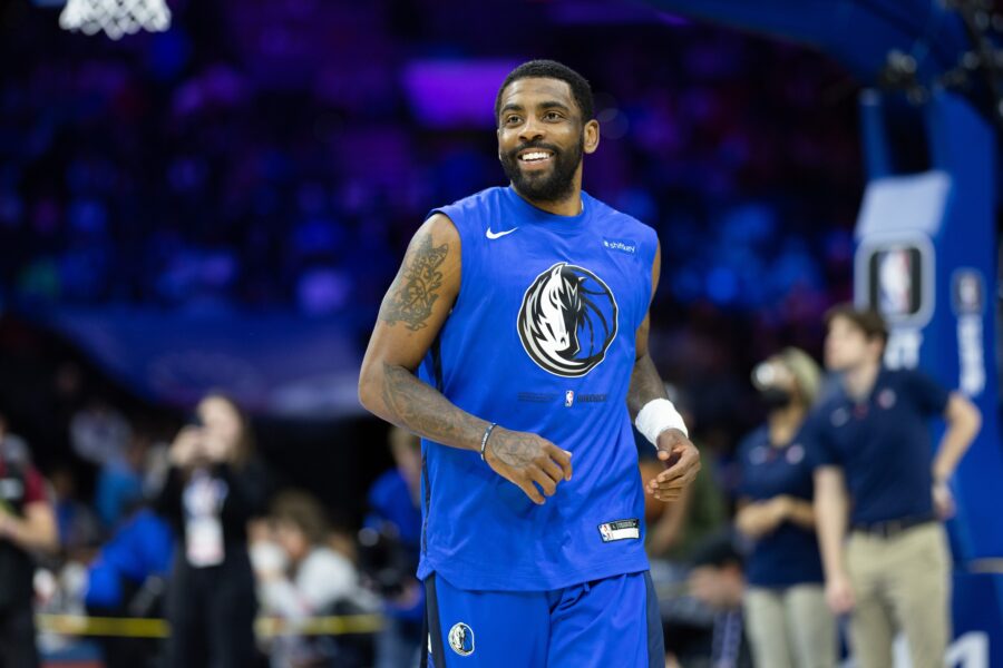 Kyrie Irving re-signs with Mavericks for 3 years, $126 million