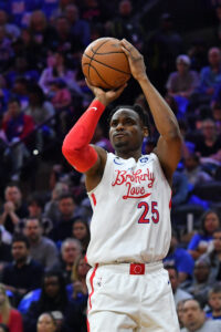 Sixers' Danuel House Jr. picks up player option for 2023-24