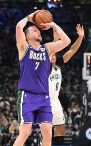 Milwaukee Bucks officially re-sign 3, sign Joe Ingles