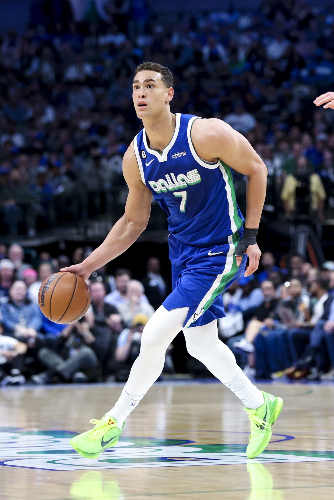 Mavericks Re-Sign Dwight Powell | Hoops Rumors