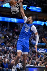 Mavericks Re-Sign Markieff Morris