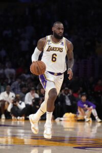 Lakers' LeBron James Now NBA's Oldest Active Player After Andre