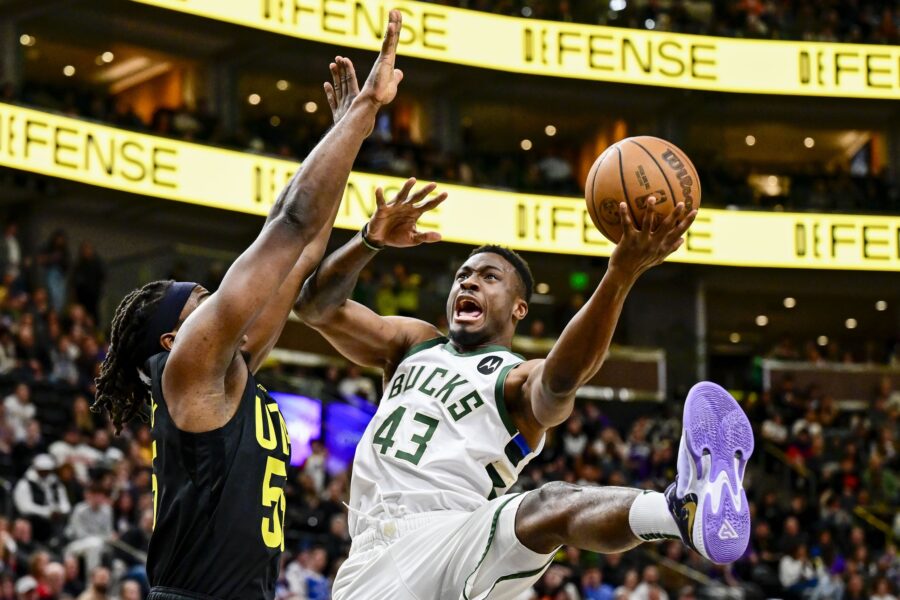 NBA Trade Deadline Tracker: Jae Crowder Heads to Milwaukee Bucks - Blazer's  Edge