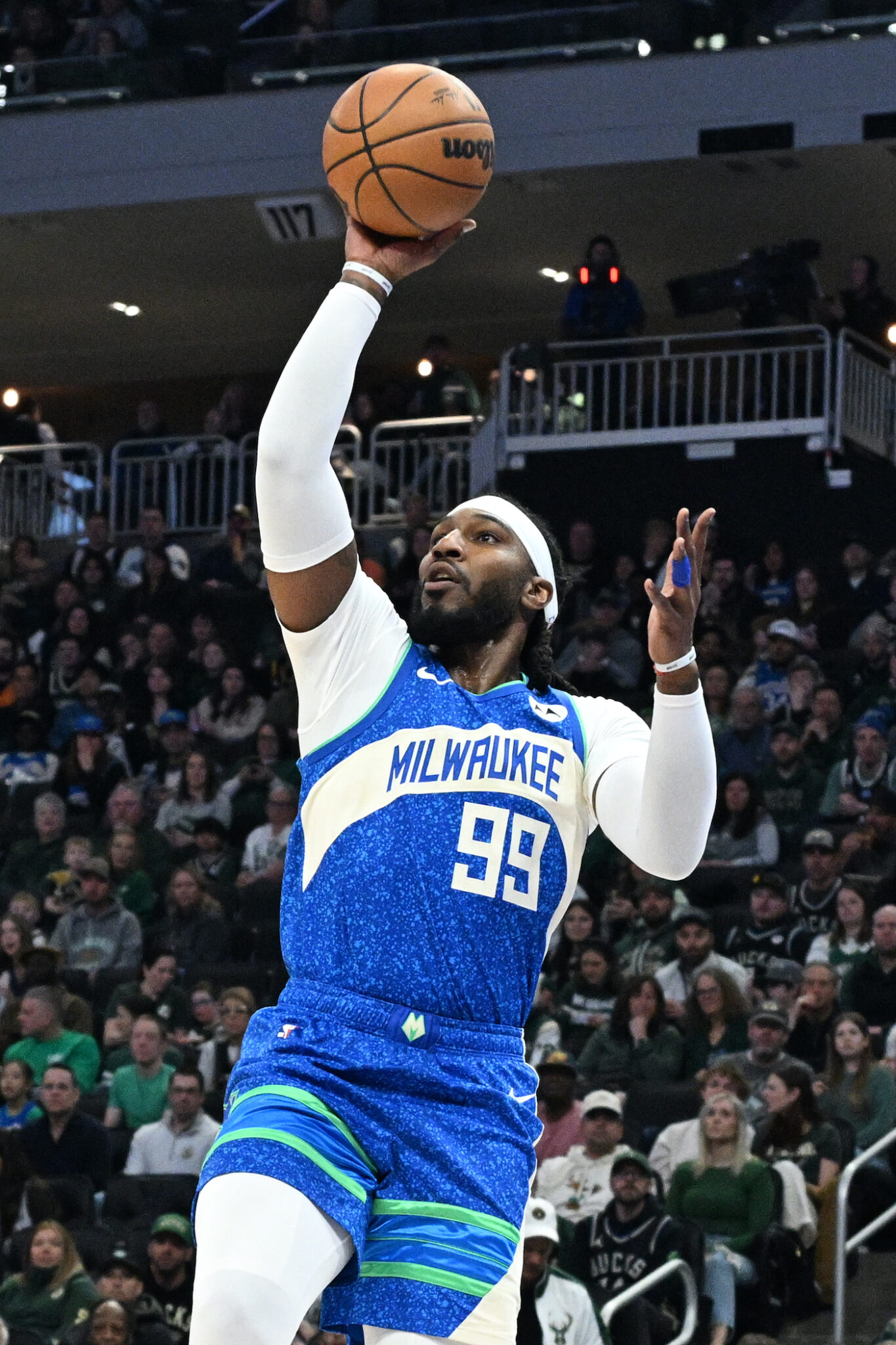 Kings Sign Jae Crowder | Hoops Rumors