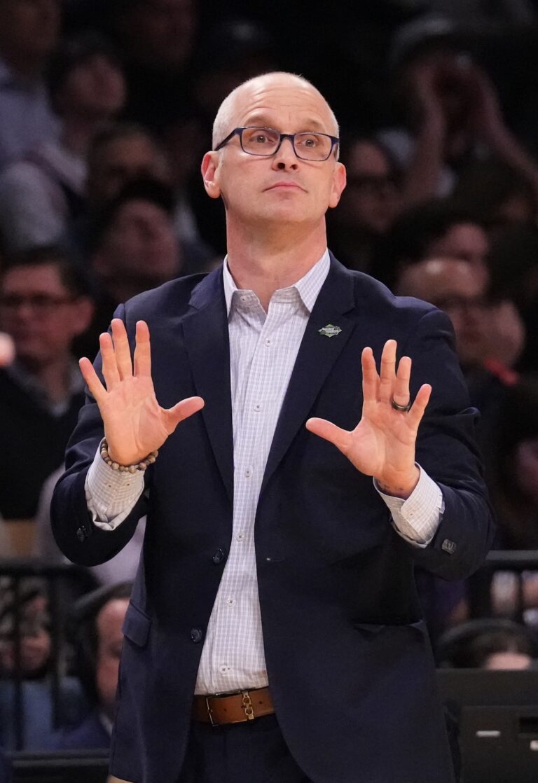 Dan Hurley Turns Down Lakers' Offer, Will Stay At UConn | Hoops Rumors