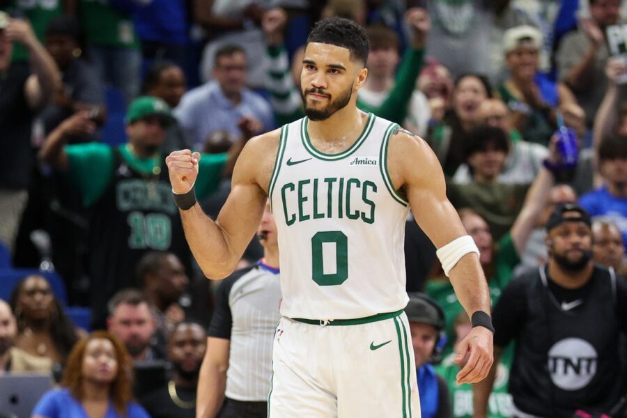 Celtics Notes: Tatum’s Injury Update, Williams’s Impact, Trade Talks