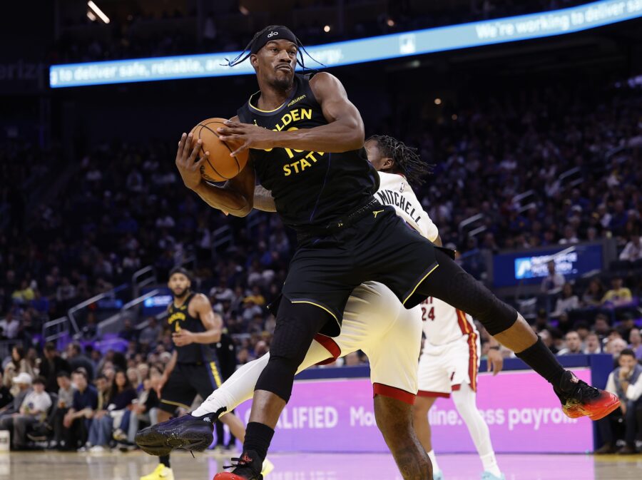 Jimmy Butler Undergoing MRI For Right Knee Injury