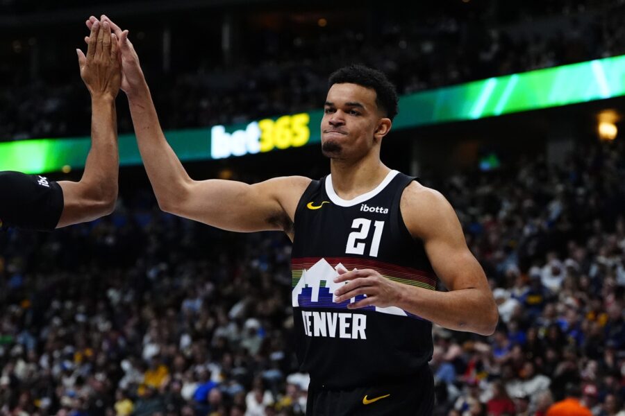 Northwest Notes: Jones, McDaniels, Blazers, Jazz