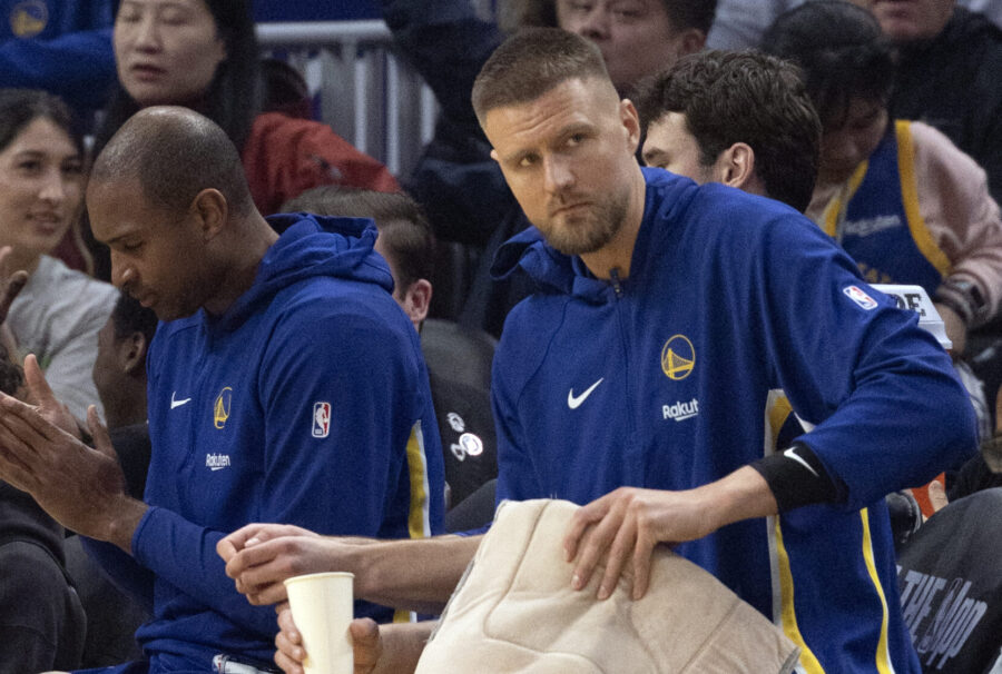Warriors Notes: Porzingis, Curry, Santos, Richard